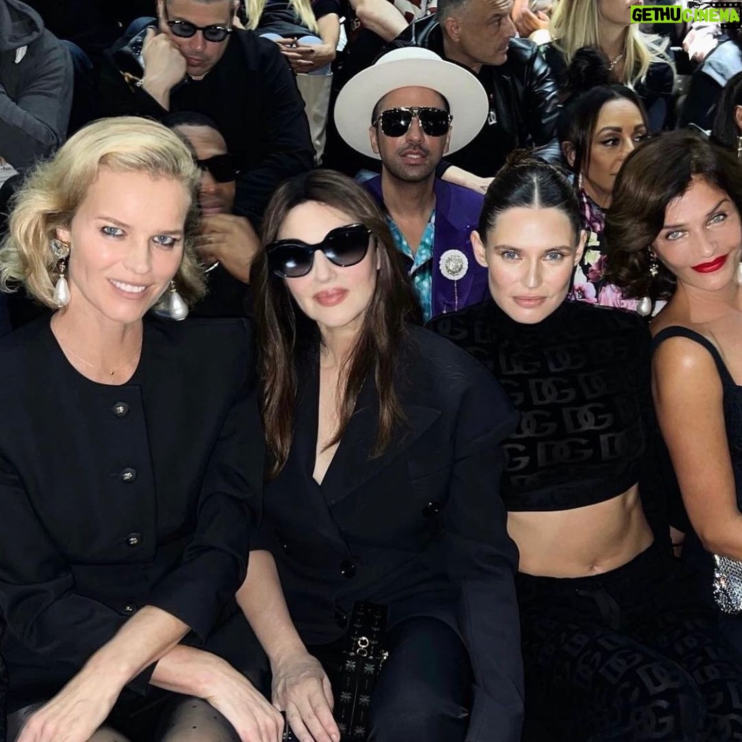 Monica Bellucci Instagram - ❤️In Milano at the fashion show @dolcegabbana SS23 with @evaherzigova @biancabalti @helenachristensen Mua @letiziacarnevale Hair @johnnollet #monicabellucci#dolcegabbana#ss23#milano#evaherzigova#biancabalti#helenachristensen