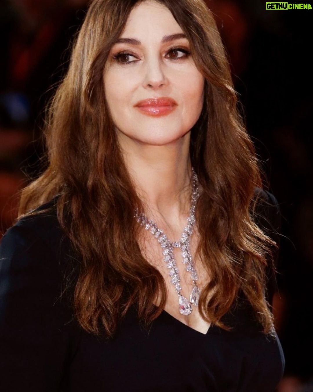 Monica Bellucci Instagram - ❤️Red Carpet Last Night at the he 79th international Venice Film Festival for SICCITÀ Film di Paolo Virzì Jewelry @cartier Dress @dolcegabbana Hair and Mua Valentina Pignataro @vpignataro #monicabellucci#redcarpet#film#siccità#director#paolovirzì#venice#filmfestival#dress#dolcegabbana#jewelry#cartier#venise#