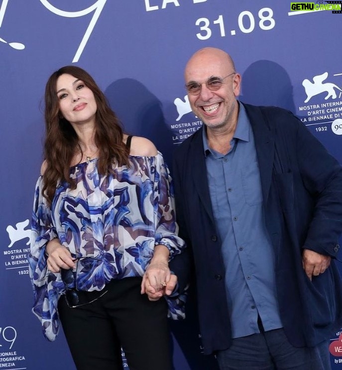 Monica Bellucci Instagram - ❤️Today at the 79TH Venice International Film Festival for “SICCITÁ” Film di Paolo Virzì Dressed by @dolcegabbana Jewelry @cartier Hair and Mua Valentina Pignataro. @vpignataro #monicabellucci#paolovirzì#siccità#venicefilmfestival#italianmovie#presentation#outfit#dolcegabbana#jewelry#cartier the