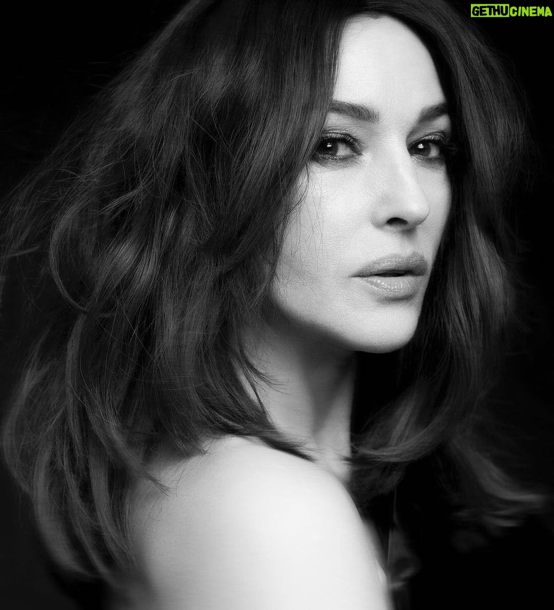Monica Bellucci Instagram - ❤️Photo by @lucbraquet Stylist @barbarabaumel Hair @cedrickerguillec Mua @letiziacarnevale Production @handk_officiel #monicabellucci#new#portrait#photography#lucbraquet#bnw#fmagazine#italia