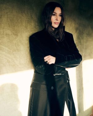 Monica Bellucci Instagram - ❤️From the Cover story @theststyle 
Photo @sonia_szostak 
Hair @johnnollet 
Mua @letiziacarnevale 
Styled by @verityparker 
Coat @giorgioarmani 
Ring @cartier 
Production @handk_officiel 

#monicabellucci#sundaytimesstyle#coverstory#coat#giorgioarmani#ring#cartier#cartierjewelry#моникабеллуччи