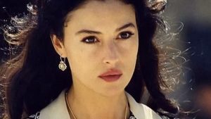 Monica Bellucci Instagram - ❤️Remembering !!!
Thank you so much to all my followers 🌹

#monicabellucci#thankyou#4million#followers#little#remembering#films#моникабеллуччи#моника