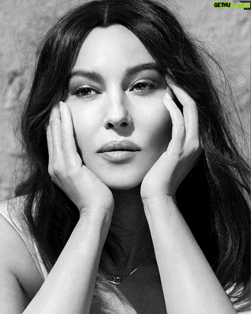 Monica Bellucci Instagram - ❤️Outtake Photo from the Cover Story by @sabinevilliard @madamefigarofr Styled by @barbarabaumel Hair @johnnollet Mua @letiziacarnevale Image Agent @karinmodels_official Necklace @cartier #monicabellucci#outtake#photography#sabinevilliard#necklace#cartier#madamefigaro#magazine#imageagent#karinmodels#bnw#photooftheday#моникабеллуччи