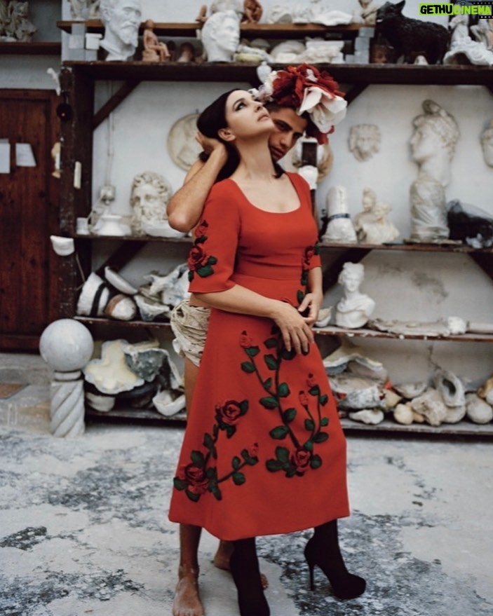 Monica Bellucci Instagram - ❤️ @vogueitalia by @sebastianfaena Alta Moda @dolcegabbana Editor in Chief @efarneti Styled by @sofia_achaval Model @emanueledelorenzo Mua @letiziacarnevale Hair @johnnollet Sculpture Studio @raffaelloromanelli #monicabellucci#vogue#italia#november#sculpture#studio#photography#sebastianfaena#моникабелуччи#reddress#altamoda#dolcegabbana