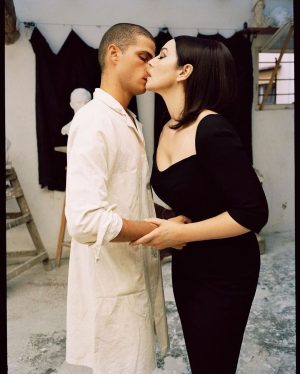Monica Bellucci Instagram - ❤️Just out @vogueitalia November issue, Alta Moda @dolcegabbana 
Photographe @sebastianfaena  and styled by @sofia_achaval 
Editor-in-chief @efarneti 
Creative director @ferdinandoverderi 
Model @emanueledelorenzo 
Mua @letiziacarnevale 
Hair @johnnollet 
Thanks @raffaelloromanelli 
#sculpturestudio 
#monicabellucci#vogueitalia#altamoda#dolcegabbana#november2020#моникабелуччи