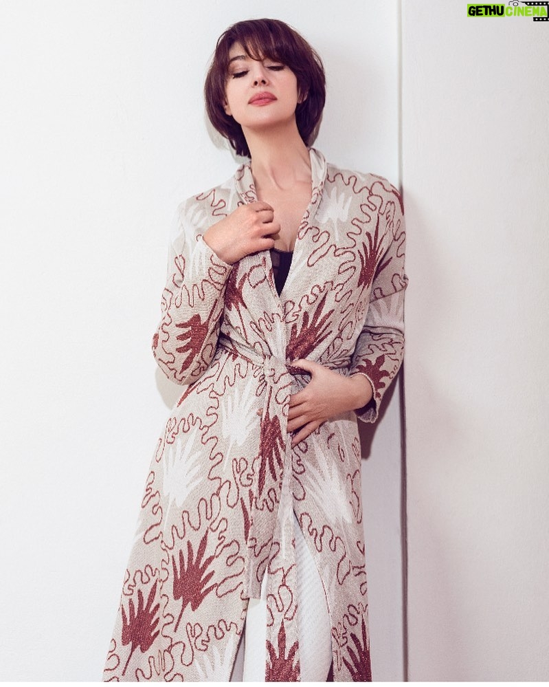 Monica Bellucci Instagram - ❤️Capture by @karel_losenicky Dressed by @adabiancacollection Styled by @sarinini and @terry_naoko Makeup @letiziacarnevale Showroom @naokostudiomoda_showroom #monicabellucci#photographer#karellosenicky#adabiancacollection#моникабелуччи