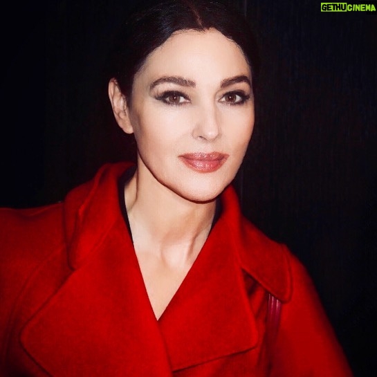 Monica Bellucci Instagram - ❤️Capture taken by @richardgianorio last week at the exit of the Theatre Marigny after the performance of “Lettres et Mémoires, Maria Callas, directed by @tomvolf #Monicabelluci#theatremarigny#lettresetmémoires#mariacallas#director#tomvolf#performance#soonagain#моникабелуччи#red#outfitoftheday