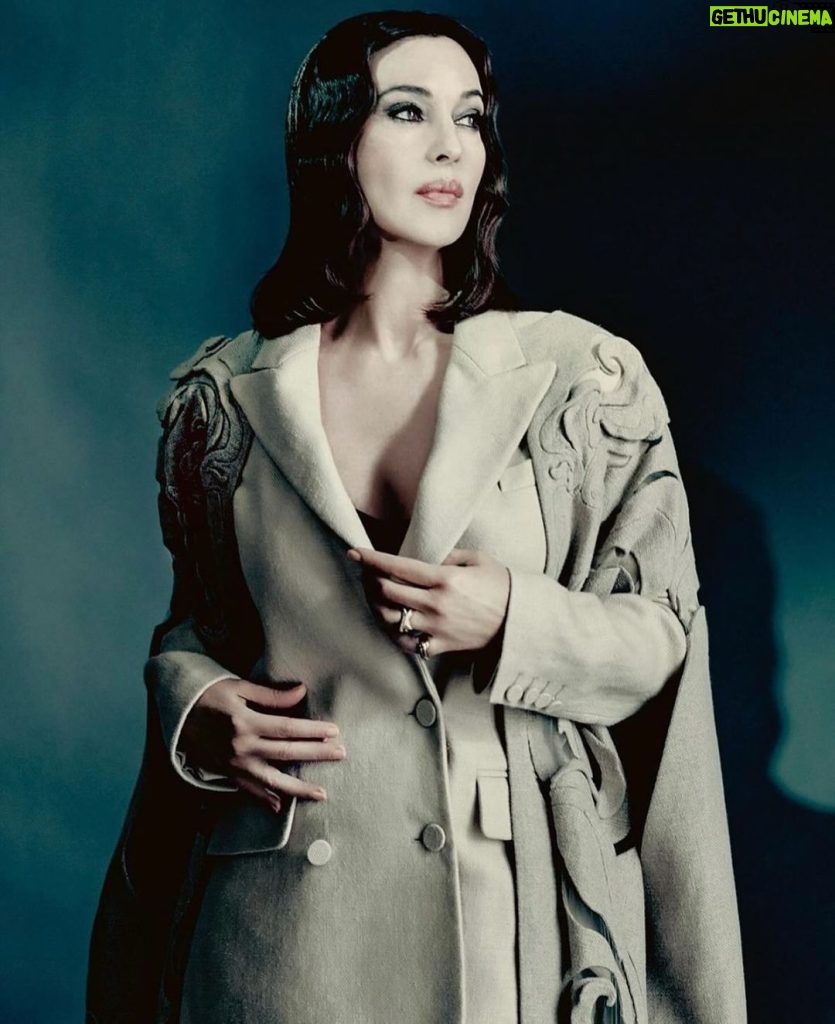 Monica Bellucci Instagram - ❤️Photo by Paolo Roversi @roversi for @vogueczechoslovakia Editor in Chief @danicakovar Publisher @michaelaseewald_v24 Fashion Editor @milenazhu Stylist @veronica_bergamini Jewellery Cartier Outfit @maisonvalentino Hair @johnnollet @caritaparis Mua @letiziacarnevale #monicabelucci#coverstory#voguecz#photooftheday#paoloroversi#jewelry#cartier