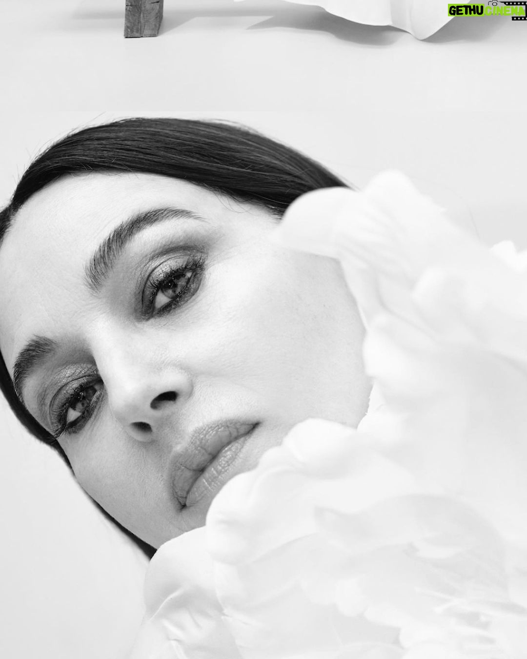 Monica Bellucci Instagram - ❤️New Cover Story @icon.magazin by @driuandtiago @dantstudio_ Jewellery @cartier Editor in chief @inga_griese Production @handk_officiel Mua @letiziacarnevale Hair Stylist @johnnollet for @caritaparis assisted by @pierricksellenet #monicabellucci#iconmagazine#germany#coverstory#driuandtiago
