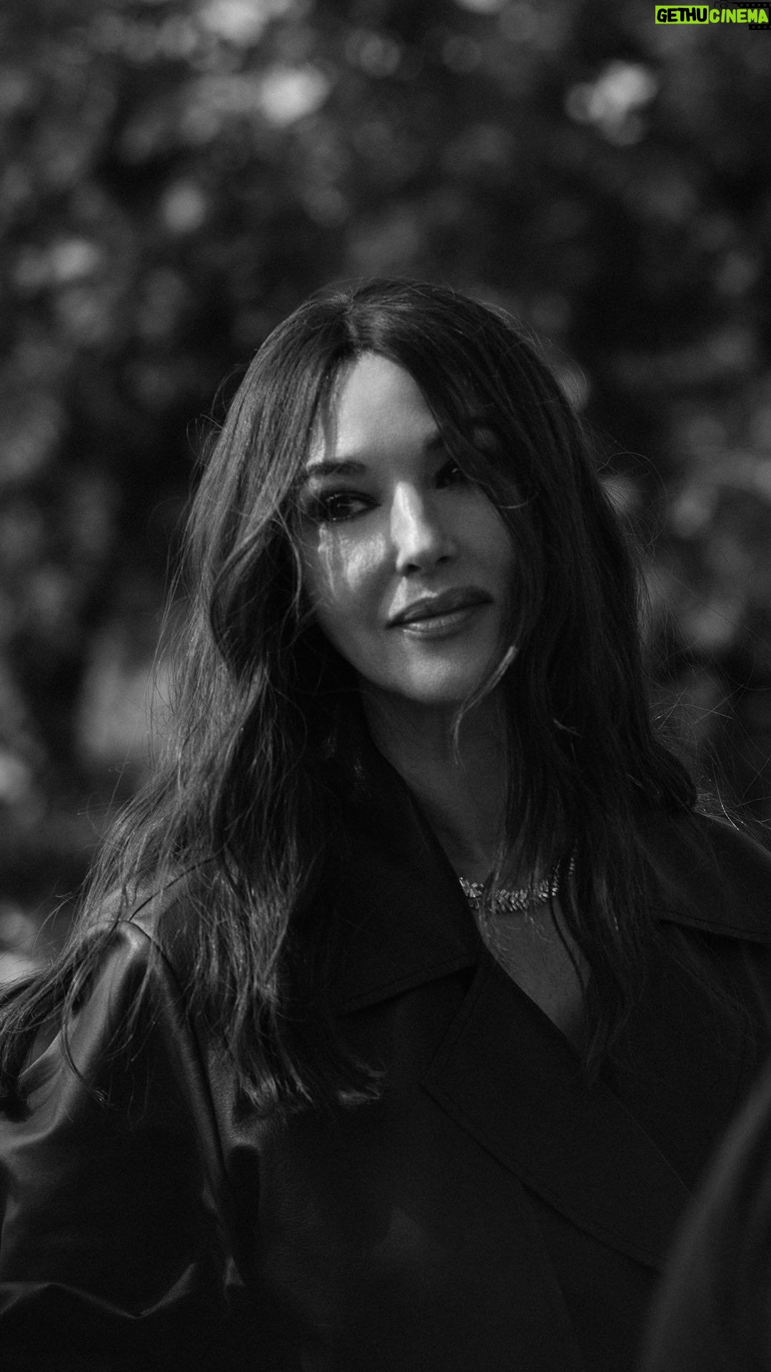 Monica Bellucci Instagram - As the Maison says goodbye to Florence, @monicabellucciofficiel takes us back to the beginning of the journey under the magical light of the Tuscan sun. #CartierHighJewelry #LeVoyageRecommencé Belmond Villa San Michel