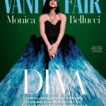 Monica Bellucci Instagram - Monica Bellucci (@monicabellucciofficiel) è una star internazionale, ma anche un’anima solitaria (felice) e una mamma come tante. Ci ha invitato nella sua cucina a Parigi e ci ha offerto un caffè, dolci ricordi e la sua passione per la Callas. Sappiamo bene che le dive, specie in via di estinzione, vivono anche sotto il sole di mezzogiorno, ma immaginarle nella vita reale ha comunque un sapore strano. Piatti di pasta fatta in casa e tappeti rossi, riunioni genitori-insegnanti e lungo abito Dior abbinato a una collana di diamanti Cartier, accoppiata vincente con cui ha eclissato tutti all’ultima cerimonia dei César: Monica Bellucci è tutto questo. Trovate l'intervista completa in edicola da domani sul nuovo numero di Vanity Fair #VFinedicola Abito bustier @georgeshobeika Orecchini e collier @Cartier Intervista di @pierregroppo Foto @axlejozeph Fashion Stylist @pablo_patane Hair @johnnollet Make Up @letiziacarnevale Manicure @audreycheri