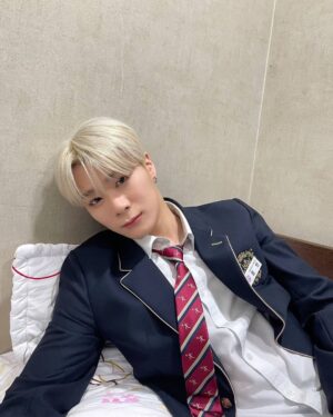 Moon Bin Instagram - 🙋‍♂️