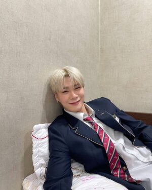 Moon Bin Instagram - 🙋‍♂️