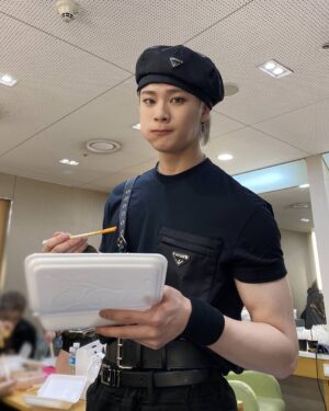 Moon Bin Instagram - 😁👍