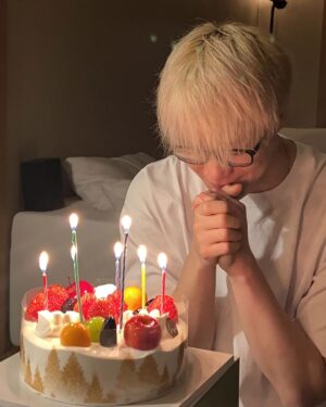 Moon Bin Instagram - 🎂🥳