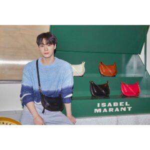 Moon Bin Instagram - 매력적인 하프문, 오스칸 문 백🌓
#isabelmarant #OSKANMOON #이자벨마랑