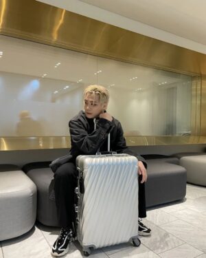 Moon Bin Instagram - 떠나자🧳👋🏻

#AD #TUMI #TUMIKR #TUMI19D