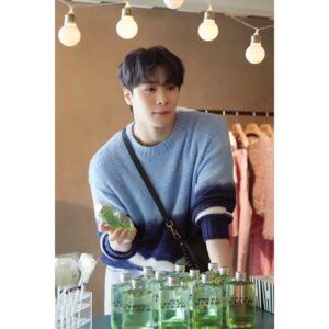 Moon Bin Instagram - 매력적인 하프문, 오스칸 문 백🌓
#isabelmarant #OSKANMOON #이자벨마랑