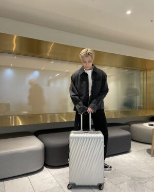 Moon Bin Instagram - 떠나자🧳👋🏻

#AD #TUMI #TUMIKR #TUMI19D