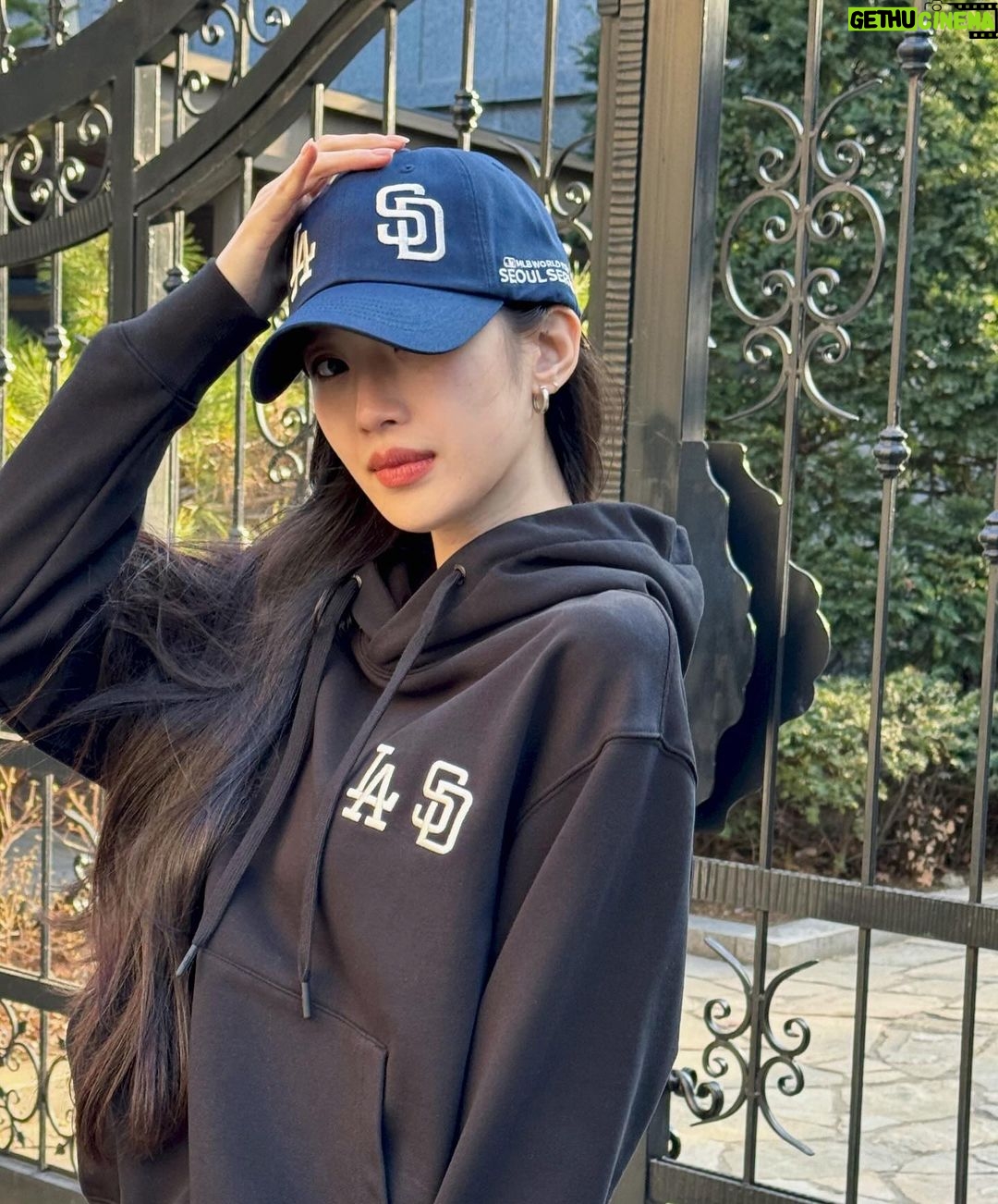 Moon Ga-young Instagram - ⚾ #MLBKOREA #MLBCREW #MLB모자 #문가영모자