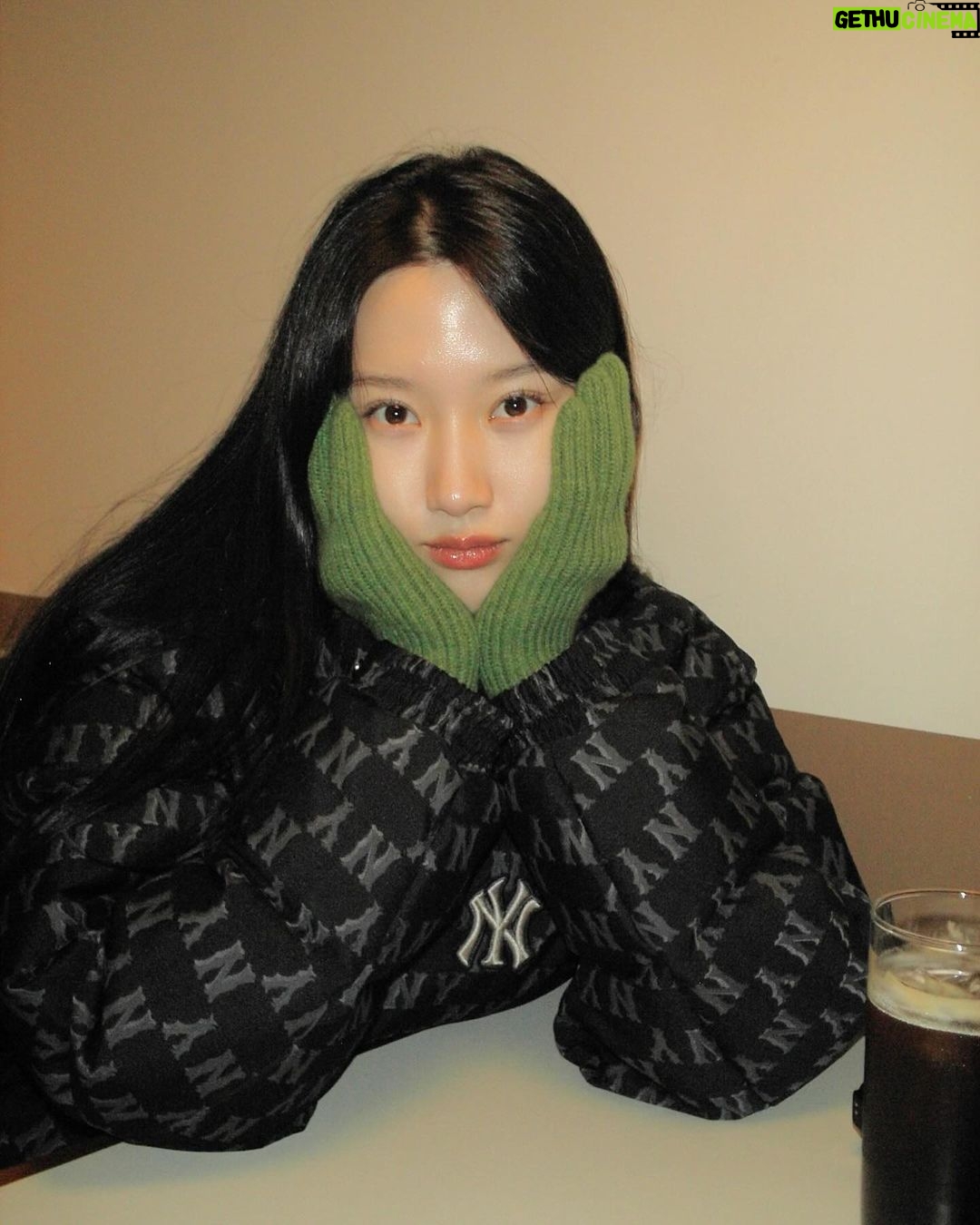 Moon Ga-young Instagram - 😎#mlbkorea #mlbcrew #mlb패딩