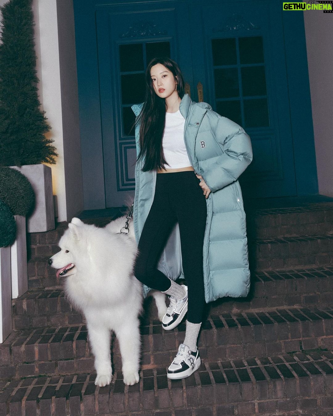 Moon Ga-young Instagram - 🫶🏻#mlb패딩 ##mlbcrew #mlbkorea