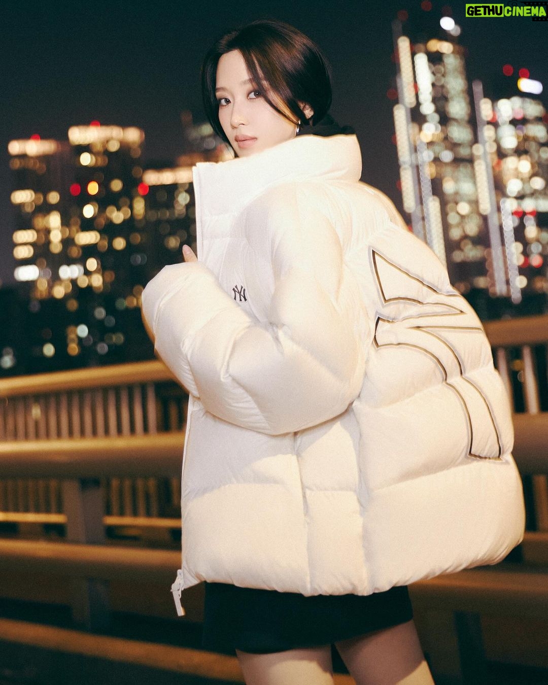 Moon Ga-young Instagram - 🫶🏻#mlb패딩 ##mlbcrew #mlbkorea