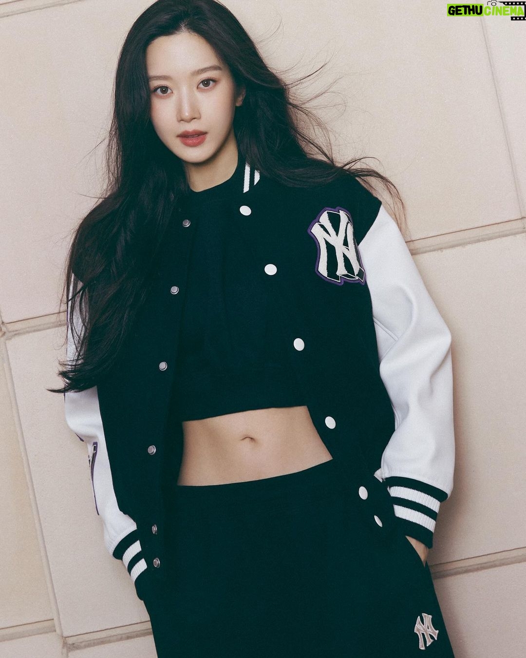 Moon Ga-young Instagram - 🫶🏻#mlb패딩 ##mlbcrew #mlbkorea