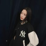 Moon Ga-young Instagram - 올해도 MLB와 🖤 #mlbkorea #mlbcrew #mlb바시티자켓 #mlb모자