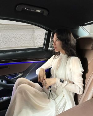 Mun Ka-young Instagram - FALL IN LOVE WITH @dolcegabbana 🖤