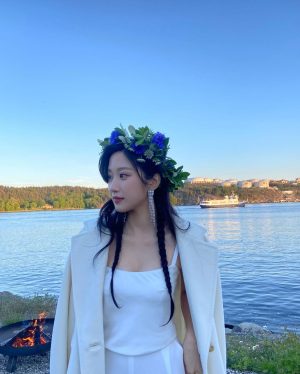 Mun Ka-young Instagram - lovely night🌺 #maxmararesort24