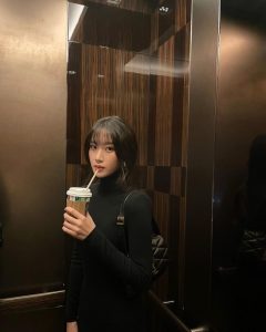 Moon Ga-young Instagram - 🖤