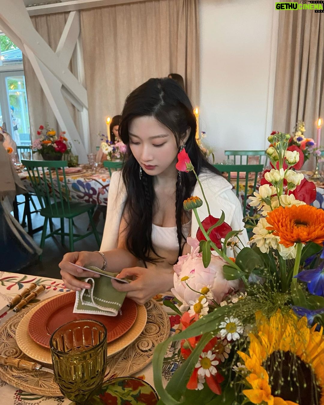 Mun Ka-young - 2.1 Million Likes - lovely night🌺 #maxmararesort24