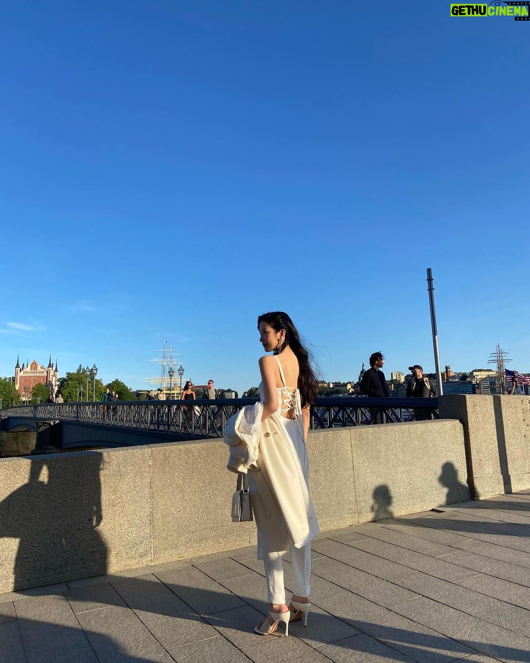 Mun Ka-young - 2.1 Million Likes - lovely night🌺 #maxmararesort24