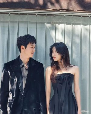 Mun Ka-young Instagram - 이 슬픔은 우리가 종착역에 있다는 것을 의미했다. 이 행복은 우리가 함께 있다는 것을 의미했다.
슬픔은 형식이었고, 행복이 내용이었다.
행복은 슬픔의 공간을 채웠다.