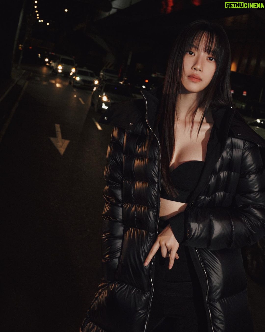 Moon Ga-young Instagram - 🌃#BurberryOuterwear #Burberry