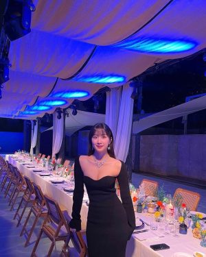 Mun Ka-young Instagram - with @chaumetofficial 🥂