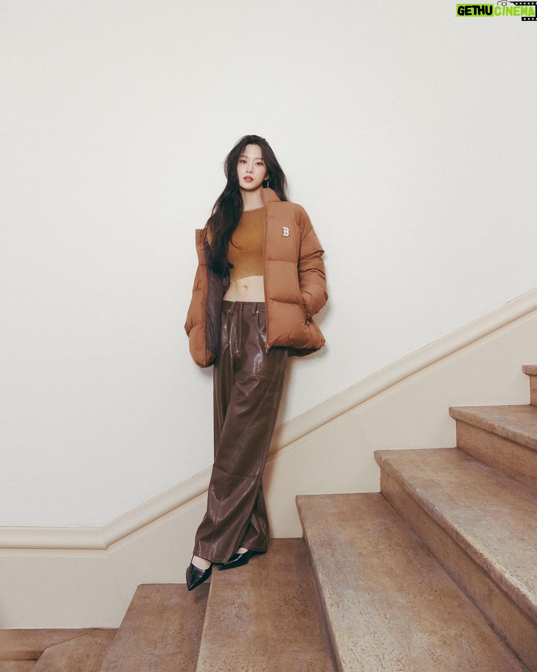Moon Ga-young Instagram - 🫶🏻#mlb패딩 ##mlbcrew #mlbkorea