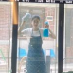 Moon Ga-young Instagram - 몇번이고 울컥하게 만드는 넘치는 사랑과 우리 작품처럼 위기도 위트로 넘길 줄 아는 진정한 성숙함을 배우게 해준 우리 링크 팀🤍 고맙습니다🙏🏻