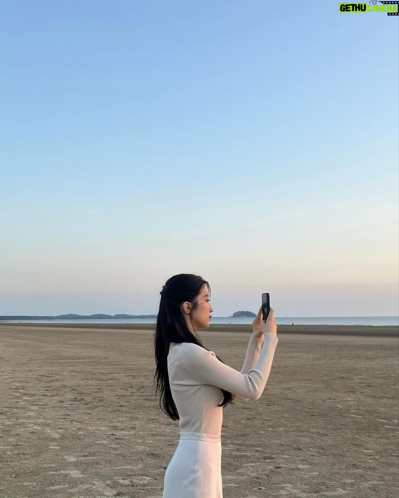 Moon Ga-young Instagram - 🌅