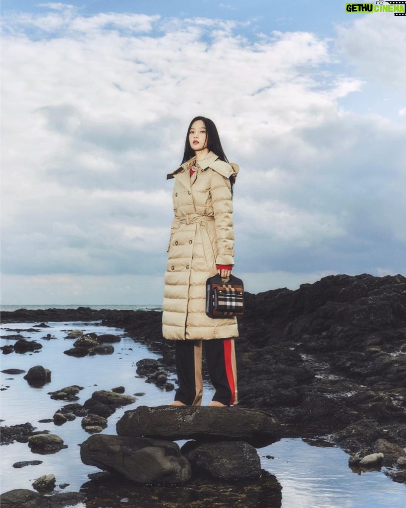 Moon Ga-young Instagram - 🌊 #BurberryJeju #BurberryOuterwear #ad