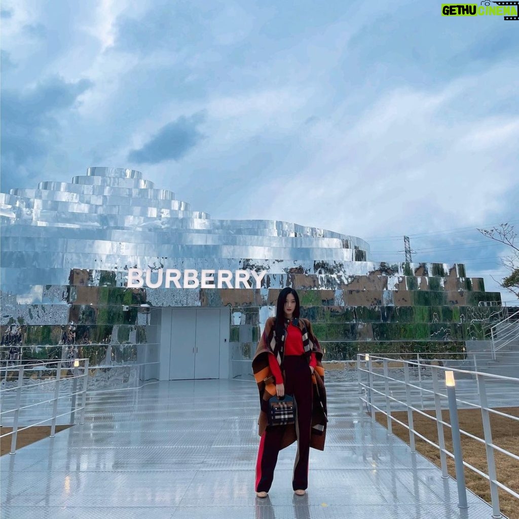 Moon Ga-young Instagram - #BurberryJeju #BurberryOuterwear #Burberry