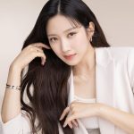 Moon Ga-young Instagram - @ChaumetOfficial #Chaumet #쇼메 #비마이러브 #BeeMyLove #embraceyourlight