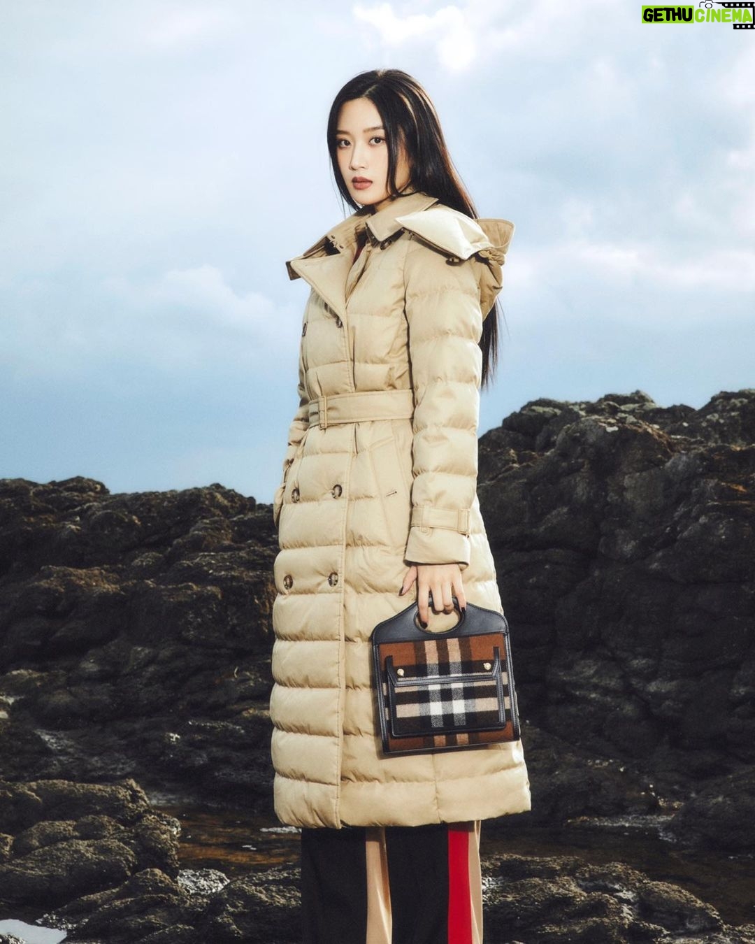 Moon Ga-young Instagram - 🌊 #BurberryJeju #BurberryOuterwear #ad