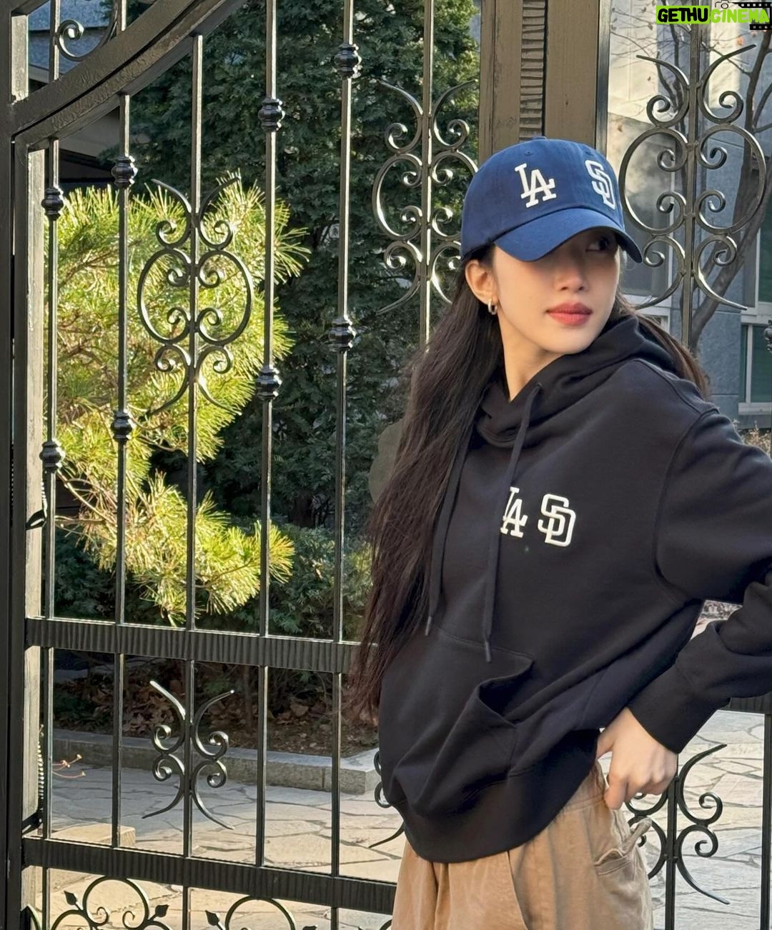 Moon Ga-young Instagram - ⚾ #MLBKOREA #MLBCREW #MLB모자 #문가영모자
