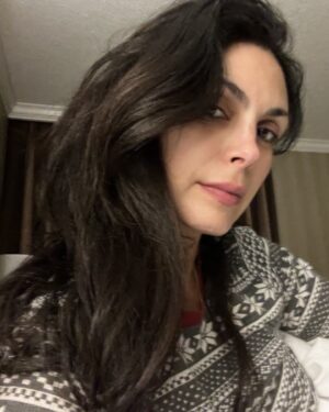 Morena Baccarin Instagram - Happy international women’s day everyone. I wish I had something sexy to post. Actually, no I don’t. Here’s to going to bed when your kids do at 8:30. #toallthemamas #nofilter