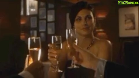 Morena Baccarin Instagram - Halfway through the week 🥂
