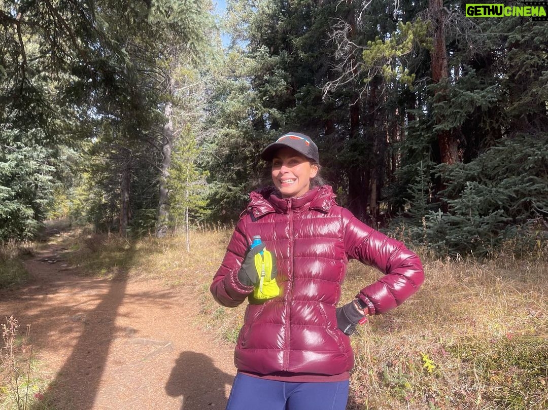 Morena Baccarin Instagram - Altitude training. Sucking air. Holy s*#%t! 🌲