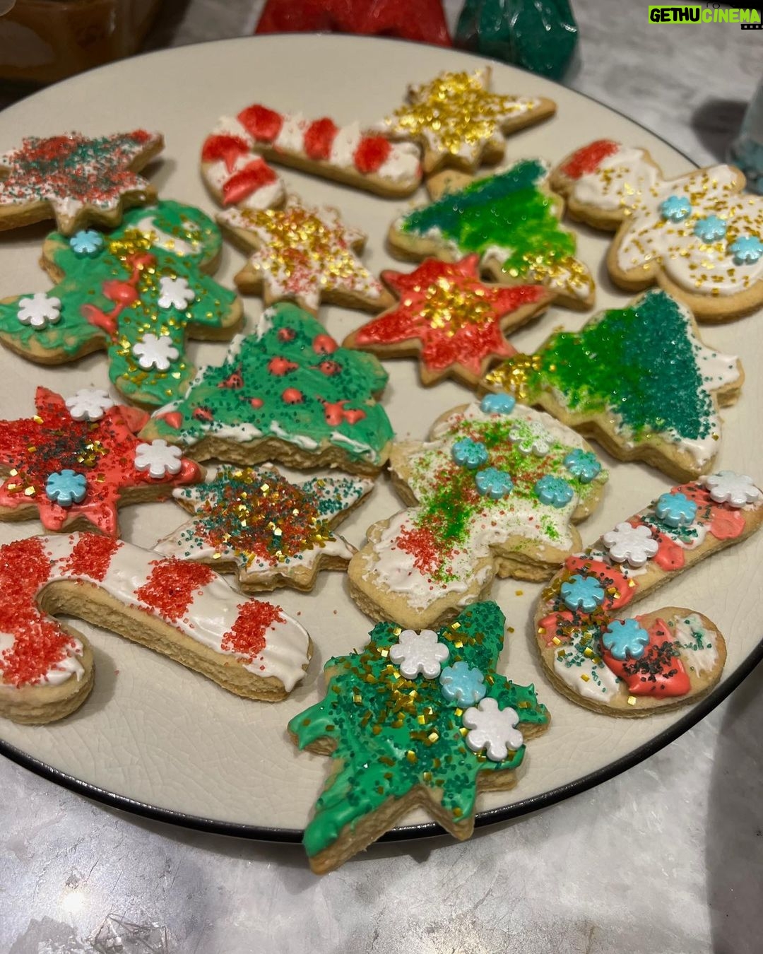 Morena Baccarin Instagram - Santa’s workshop hard at work people!