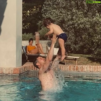 Morena Baccarin Instagram - Happy Father’s Day to all the dads out there. Though I’m pretty sure my baby daddy is the best one. 📸 cred: @thedarkkent